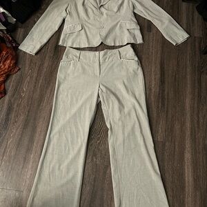 Chic Women's Light Gray Pantsuit